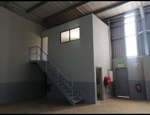 450M² FACTORY TO LET IN WATERFALL